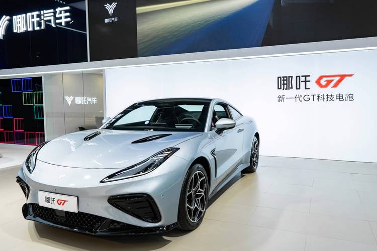 惠州170哪吒汽车在智能汽车领域的表现，领途汽车在新能源汽车市场中的影响力